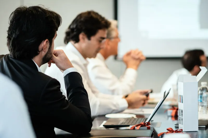 A Virtude Incômoda: Por Que Executivos de Alto Nível Cultivam Conselheiros que os Confrontam