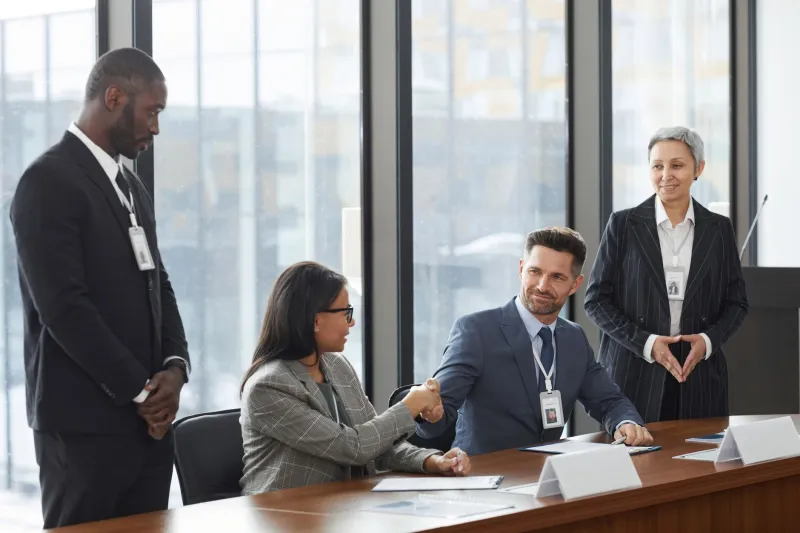 Quando a Lealdade Vira Armadilha: O Que os Melhores Executivos Brasileiros Aprendem Sobre Relacionamentos que Custam Mais do que Entregam